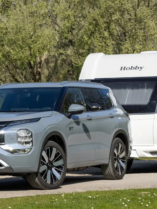 Outlander trekauto